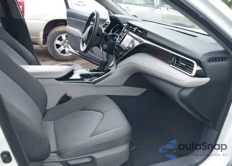 2018 Toyota Camry Le z USA, uszkodzony, nr VIN 4T1B11HK1JU523373